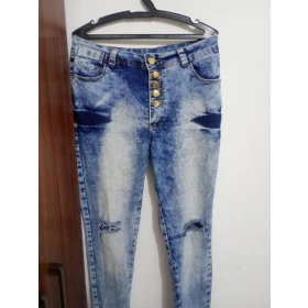 Foto Linda calça jeans chique com lycra luxo