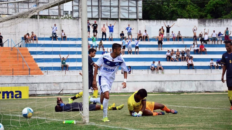 Taubaté vence outra e fica perto da vaga na Copinha Taubaté vence outra e fica perto da vaga na Copinha