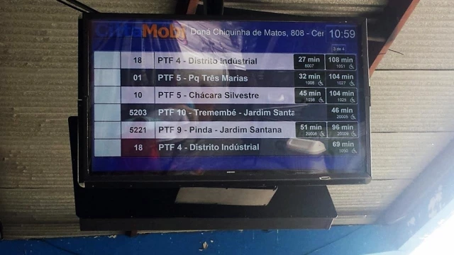 Painéis eletrônicos passam a funcionar na Rodoviária Velha