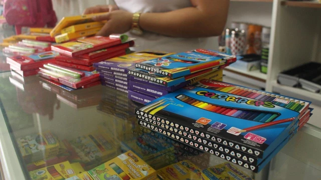 Confira dicas para economizar na compra do material escolar