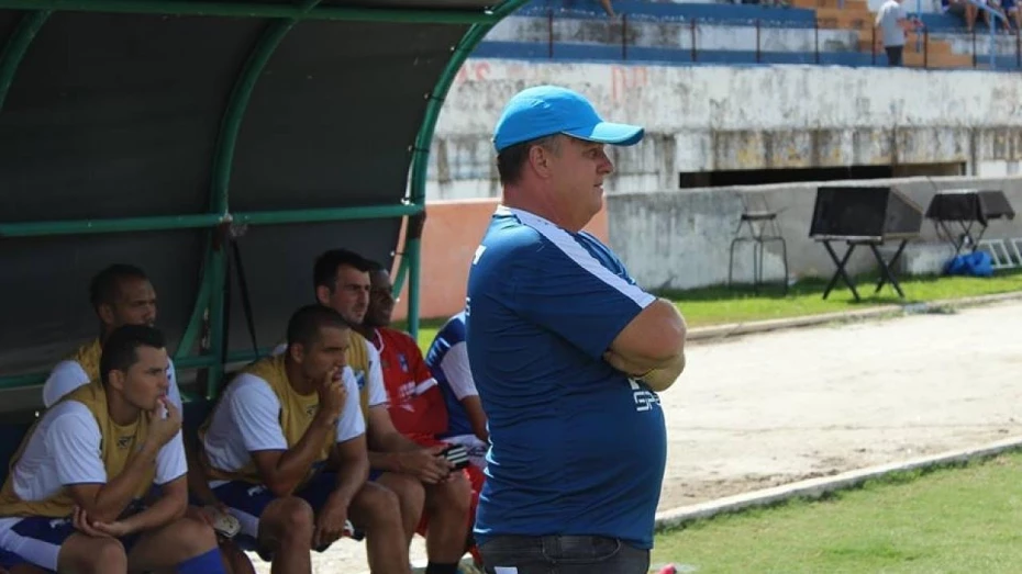 Volante deixa Burro e time anuncia novo atleta