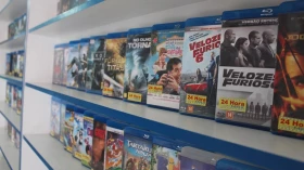 Locadoras sobrevivem em meio a crescente de downloads e aplicativos