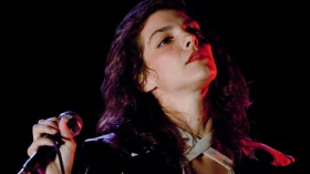 Show de Bárbara Eugênia é atração nesta semana