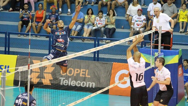 Vôlei Taubaté vence e tira chances do Maringá-PR de seguir na Superliga
