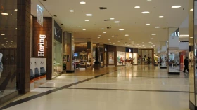 Lojas no Via Vale oferecem vagas de emprego