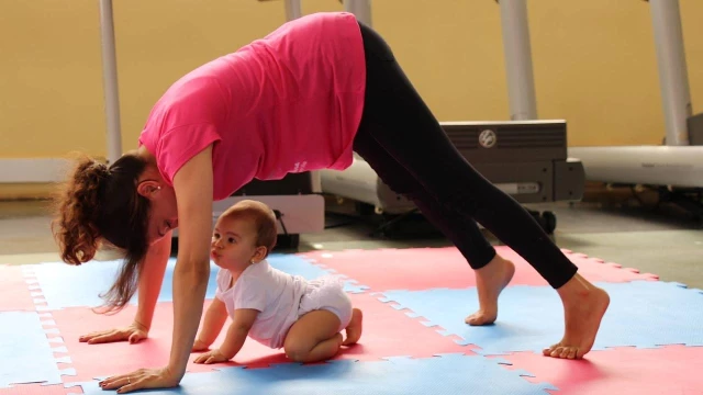 Sesc oferece vivência de pilates para mães e bebês 
