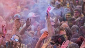 Shopping realiza nova edição da festa Holi Colors