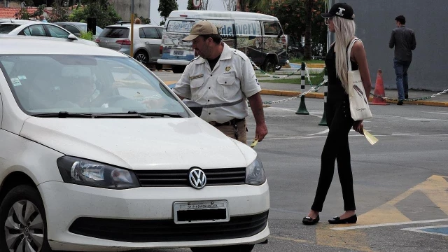 Shopping aplica multa em motoristas que estacionam em vagas especiais