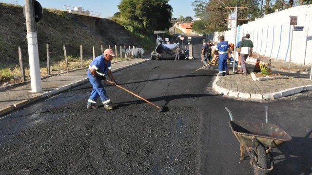 Mutirão ‘tapa buraco’ é realizado aos sábados