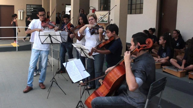 Evento celebra entrega da Escola Fêgo Camargo 