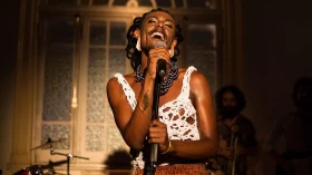 Show de Liniker é destaque da semana no Sesc Taubaté
