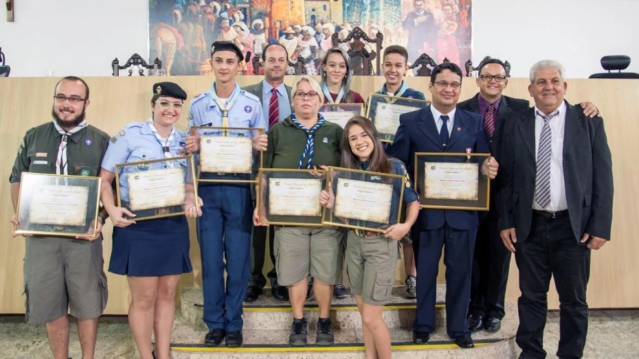 Escoteiros são homenageados na Câmara Municipal