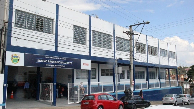 Unidades da Escola do Trabalho oferecem 388 vagas em maio