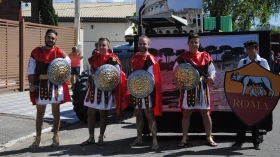 Desfile da imigração é destaque no último dia da Festa de Quiririm