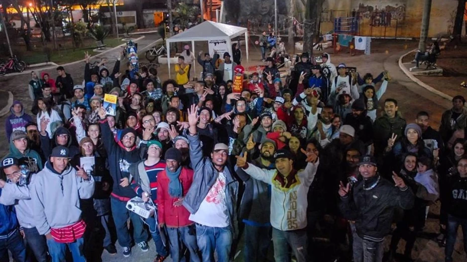Após polêmica, Prefeitura reinstala tomadas na Praça Dr. Barbosa