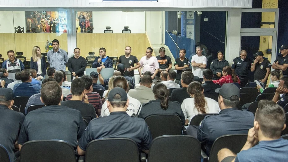 Câmara pede esclarecimento da Prefeitura para afastamento de guardas Câmara pede esclarecimento da Prefeitura para afastamento de guardas