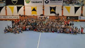 Ginásio do Emecal recebe 3º Festival Handebol Educação 