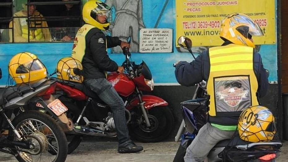 Mototaxistas recebem novas permissões em Taubaté Mototaxistas recebem novas permissões em Taubaté