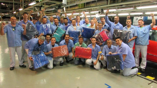 Campanha do Agasalho da Volks de Taubaté arrecada 700 peças