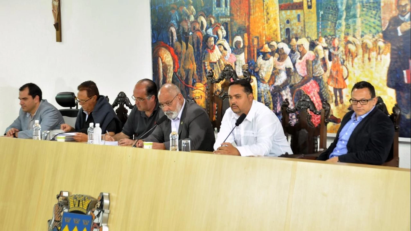 Câmara aprova LDO 2017 com 13 emendas