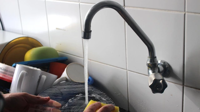 Reparo emergencial afeta abastecimento de água em bairros da cidade