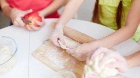 Supermercado realiza curso de culinária para crianças