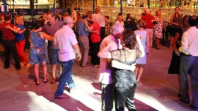 Sesc oferece aula de dança de salão para terceira idade 