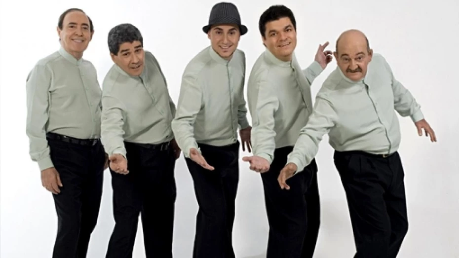 Banda Demônios da Garoa faz apresentação na cidade Banda Demônios da Garoa faz apresentação na cidade