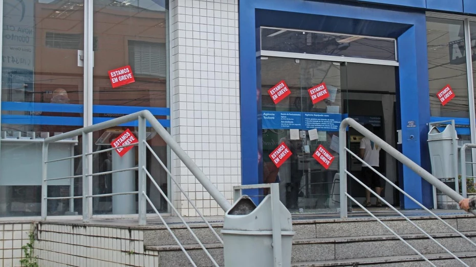 Greve dos bancos tem adesão de 50% das agências na região Greve dos bancos tem adesão de 50% das agências na região