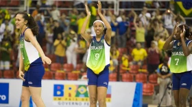 Medalhistas olímpicas de basquete participam de encontro no Sesc