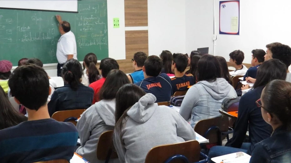Colégio oferece aulas preparatórias gratuitas para o Enem Colégio oferece aulas preparatórias gratuitas para o Enem