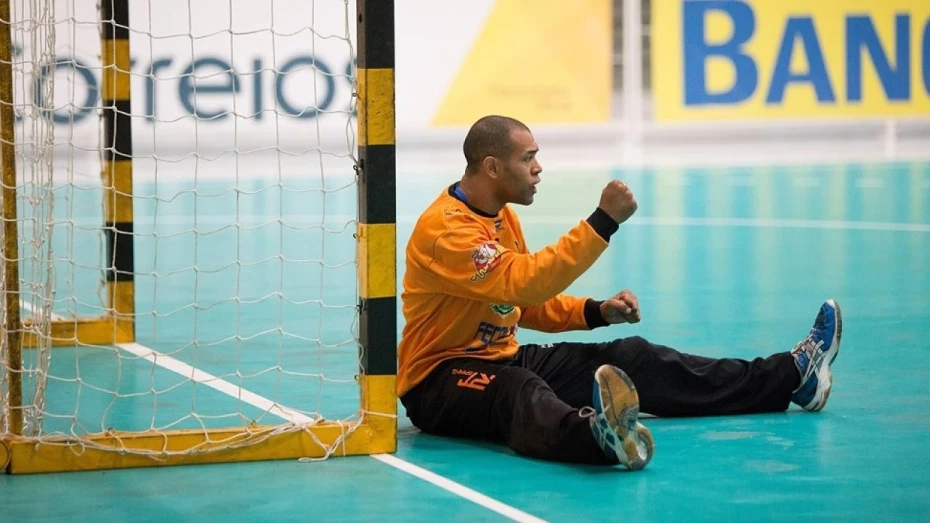Maik acerta transferência para time do Catar e deixa o Taubaté Maik acerta transferência para time do Catar e deixa o Taubaté