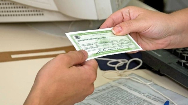 Prazo para entrega da segunda via do título de eleitor vai até amanhã