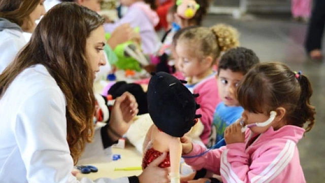 Alunos da Unitau levam Hospital do Ursinho ao Cecap III