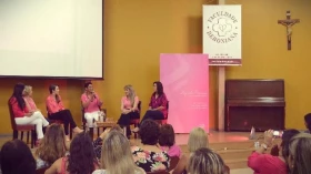 Evento reúne mulheres com histórias sobre o câncer de mama