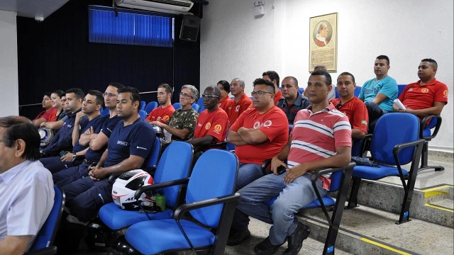 Estabelecimentos deverão manter bombeiro civil