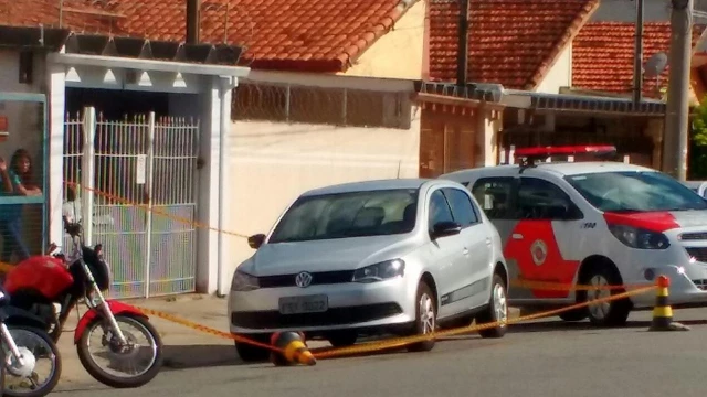 Mulher é baleada no rosto em frente escola do filho 