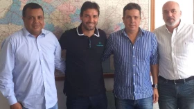 Burrão anuncia Evaristo Piza como técnico para Série A2 de 2017