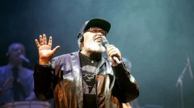 Jorge Aragão traz sucessos para show no Sesc Taubaté