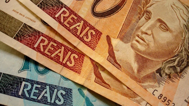 Maioria dos taubateanos deve usar 13º salário para quitar dívidas