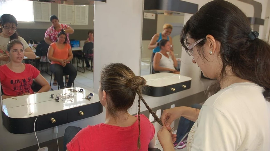 Prefeitura abre 240 vagas para cursos na área da beleza e culinária Prefeitura abre 240 vagas para cursos na área da beleza e culinária