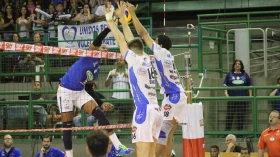 Taubaté perde do líder Cruzeiro-MG e cai para 5º