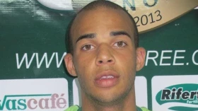Burro contrata zagueiro e “fecha” setor defensivo