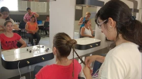 Curso gratuito de cabelereiro é opção na Escola do Trabalho