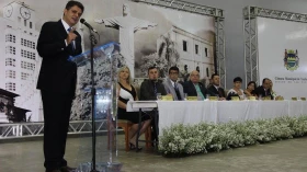 Prefeito, vice e vereadores tomam posse