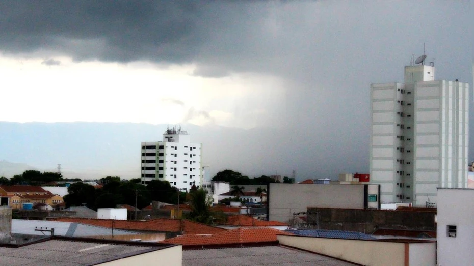 Tempo chuvoso deve continuar nesta semana