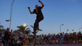 Circo francês apresenta espetáculo gratuito no Sesc