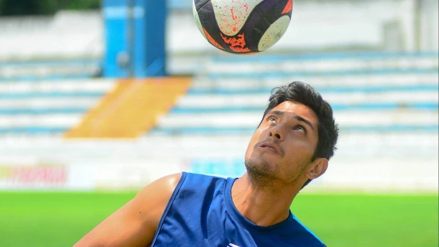 Burrão contrata zagueiro para sanar problemas do setor defensivo 