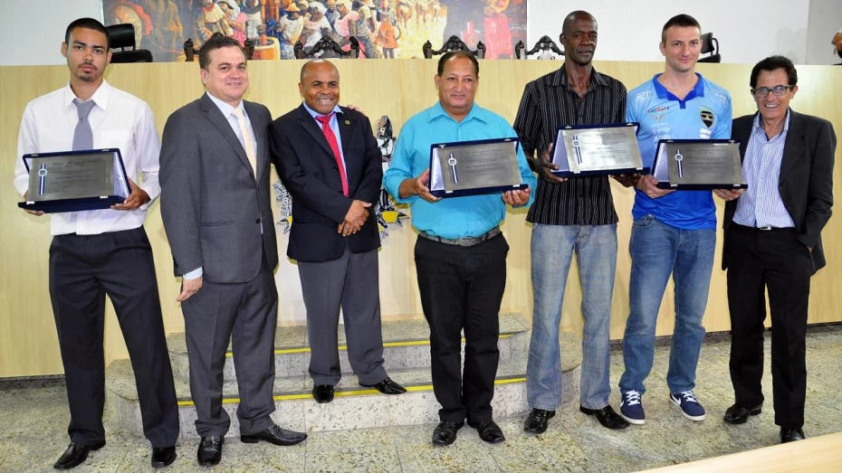 Câmara Municipal presta homenagem a esportistas 