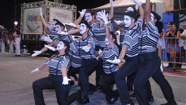 Boêmios do Morro faz desfile burocrático no Grupo de Acesso